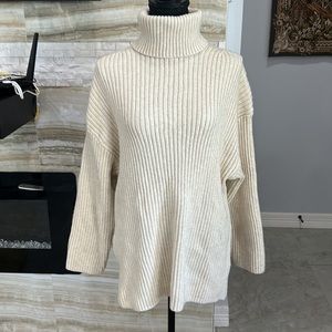 H@M Slouchy Beige Knit Turtleneck Sweater. Size S‎ (811)